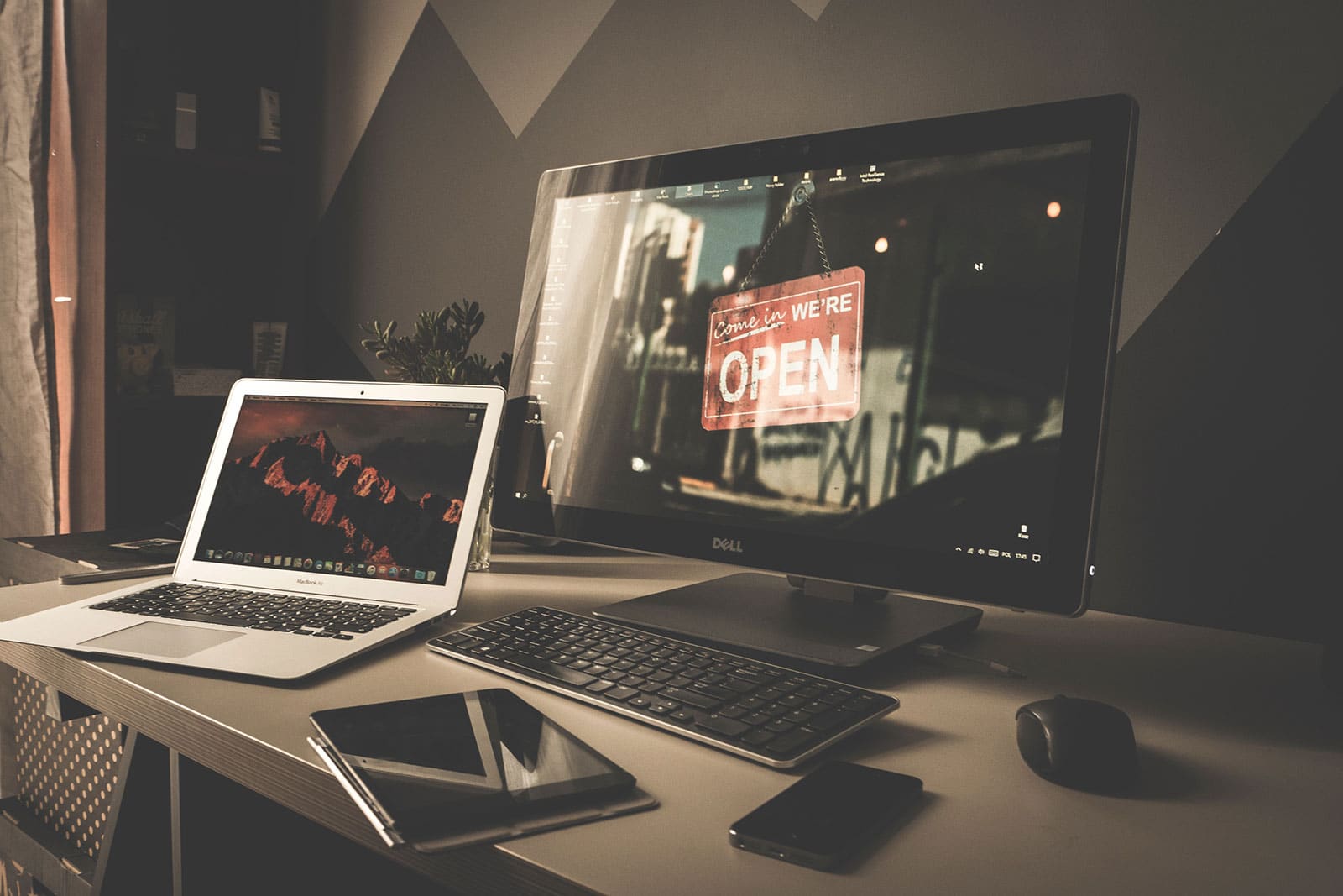 How To Connect A Laptop To A Monitor how-to-connect-a-laptop-to-a-monitor