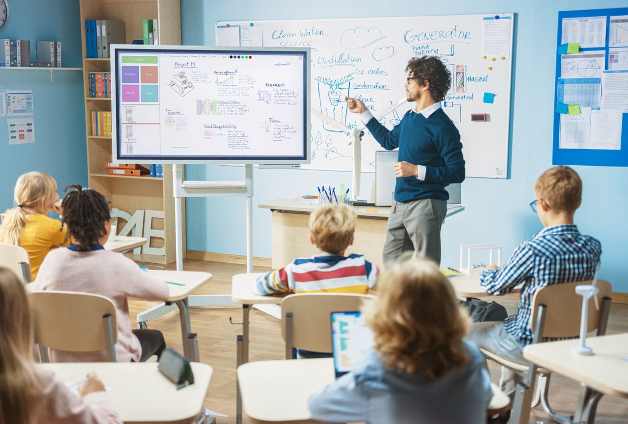 Teacher using a screen in a classroom