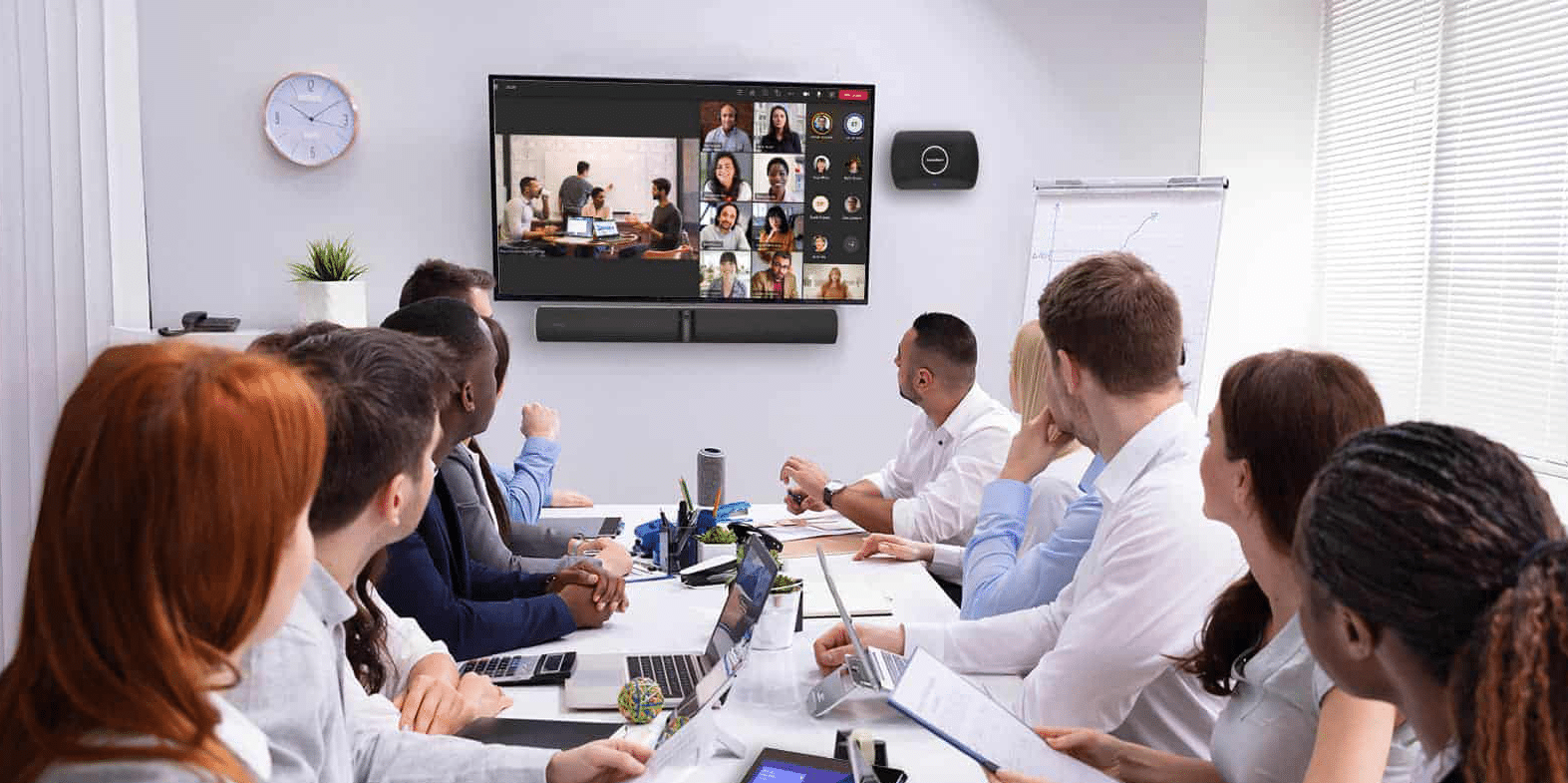 Unternehmen, das ScreenBeam Gerät zur Unterstützung bei ihren Geschäftstreffen